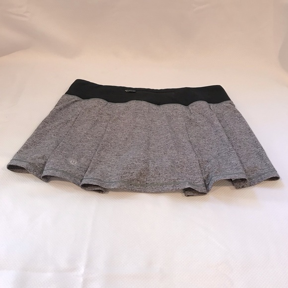 Lululemon Pace Rival Mid Rise Skirt Color Black/ Gray ( Size 8) Lined - Picture 1 of 7